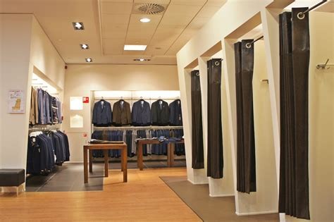 Clothing Store Custom Fitting